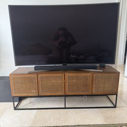 📺 66” Samsung Curved Smart TV – Excellent Condition!
