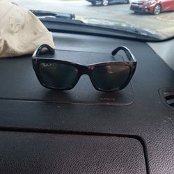 2 Pairs Of Raybans 1 Aviator Frame 1 Wafer Frame