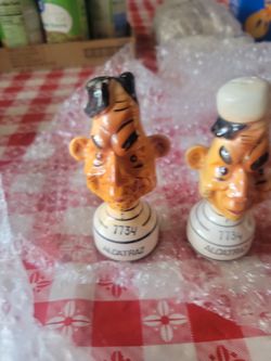 Alcatraz Prisoner Salt nPepper Shaker