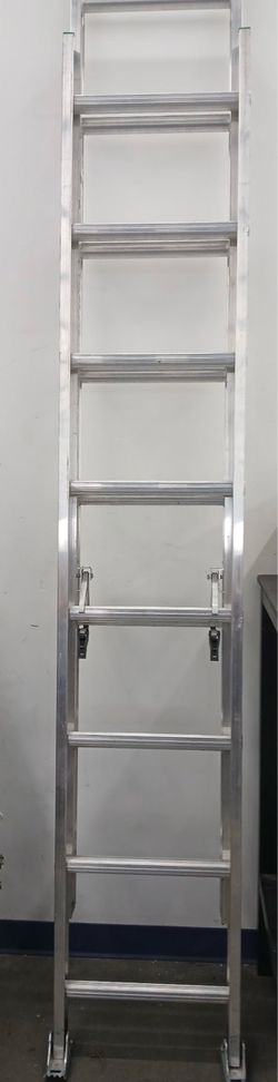 LIKE NEW 16 FT LADDER