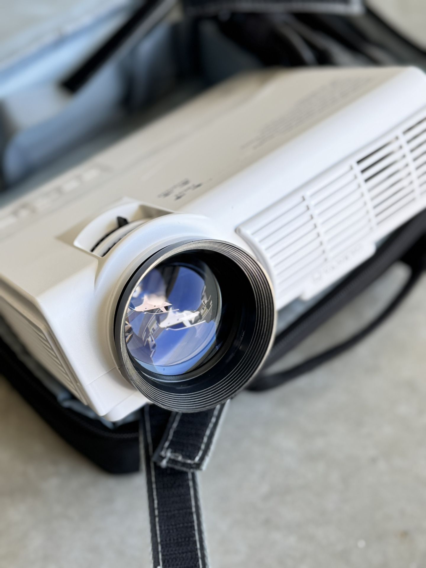 Mini Projector (Vankyo)