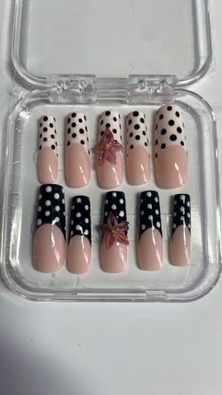 Press on nails