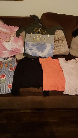 Girls shirts sz 14/16 or juniors small