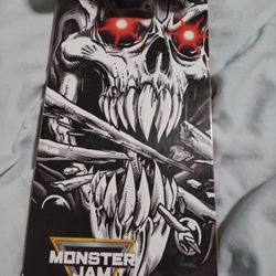 Monster Jam Grave Digger 31" Skateboard 