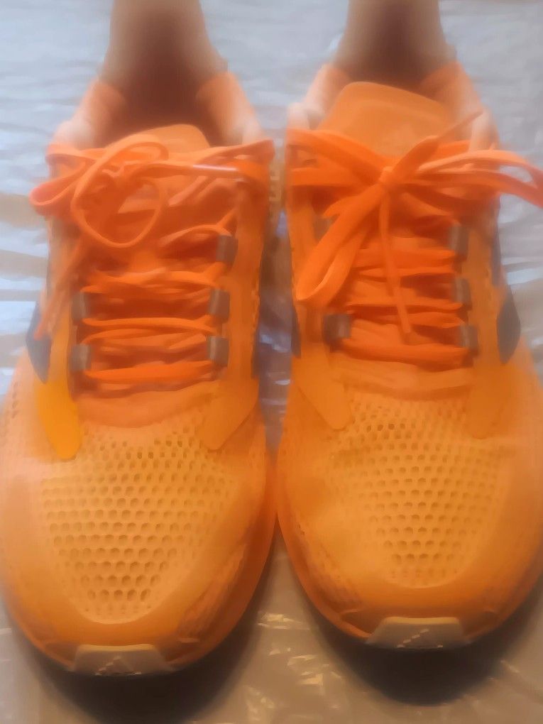 Size 10 Men's Addidas Running Shoes Slightly Used Made In Year 2022