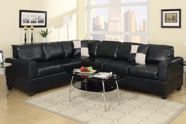 2pc sectional w pillows new