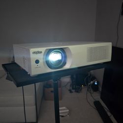 3800 LUMENS!! Sanyo PLC-WXU700A Projector