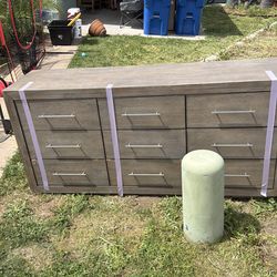 Dress free pick up asap !