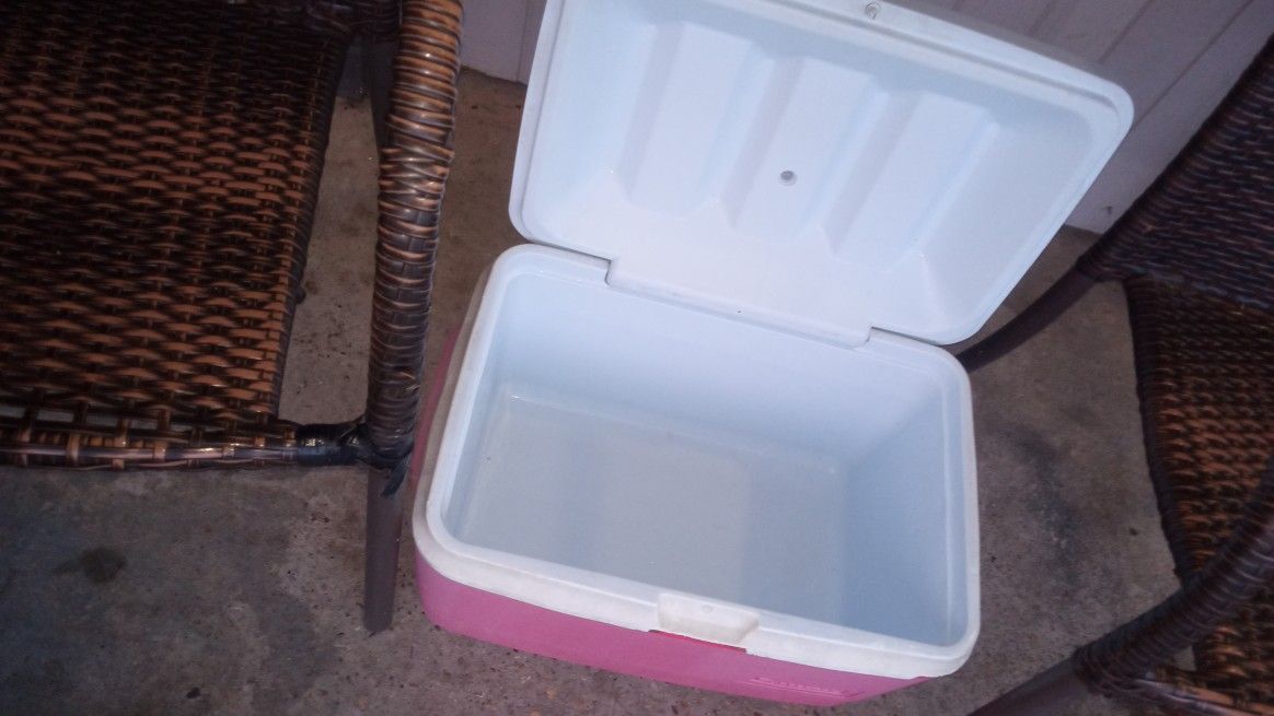 Good 48qt Rubbermaid Cooler