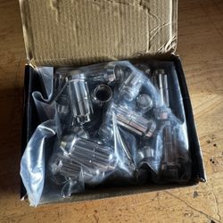 Gorilla Wheel Lug Nuts Spline