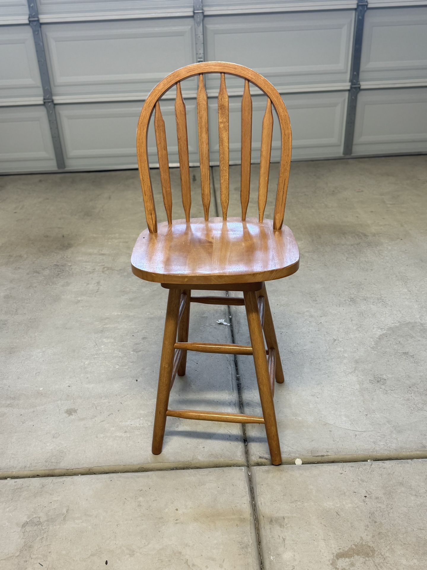 4 Wooden Swivel Bar Stools