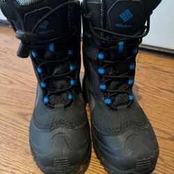 Columbia Kids Size 2 Winter Boots