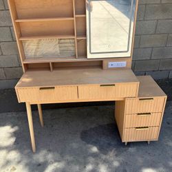 In BOX NEW Fluted Vanity Desk with Sliding Mirror and Lights, 5 Drawers
