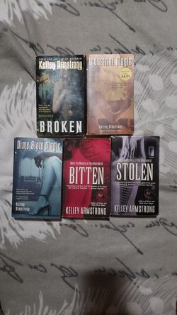 Lot of 5 Kelly Armstrong softcover