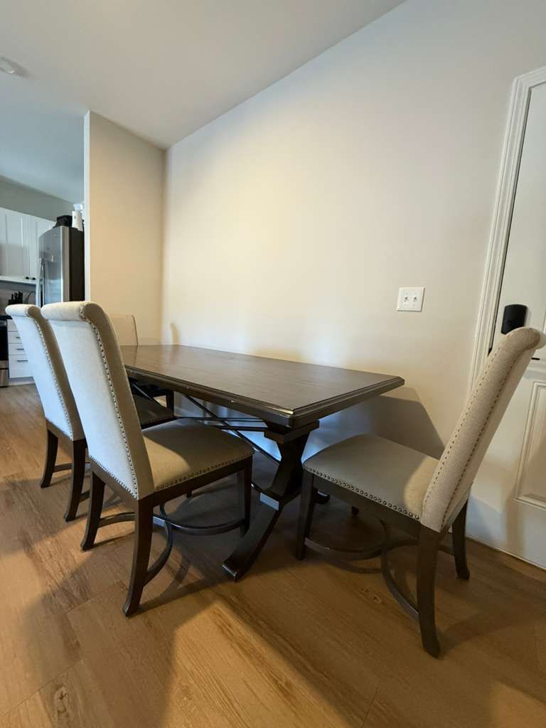 Elegant Solid Wood Dining Table – Durable & Stylish 🍽️