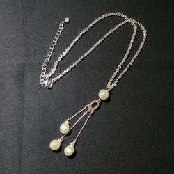 New Silver and pearl necklace - costume jewelry