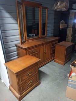 Vintage Wood Bedroom Set – Dresser with Tri-Fold Mirror + 2 Nightstands