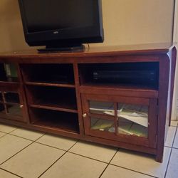 Tv Stand And Old Tv 