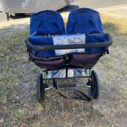 FreeTwin Baby Stroller And Christmas Light