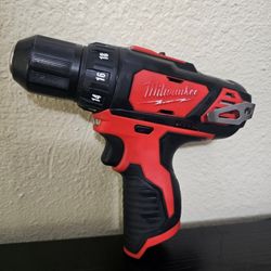 MILWAUKEE M12 3/8 DRILL 