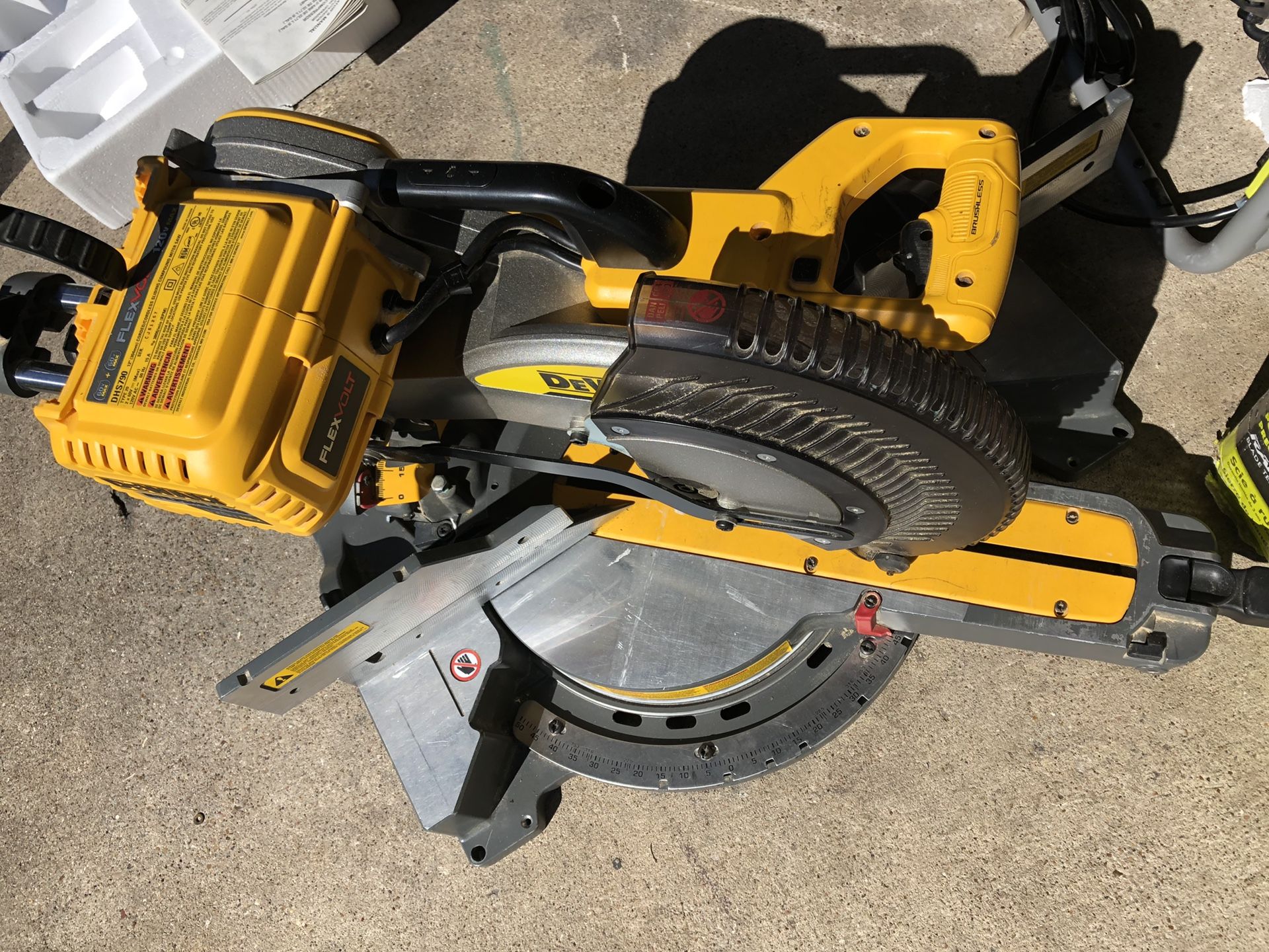 Miter saw Dewalt Flexbolt brushless