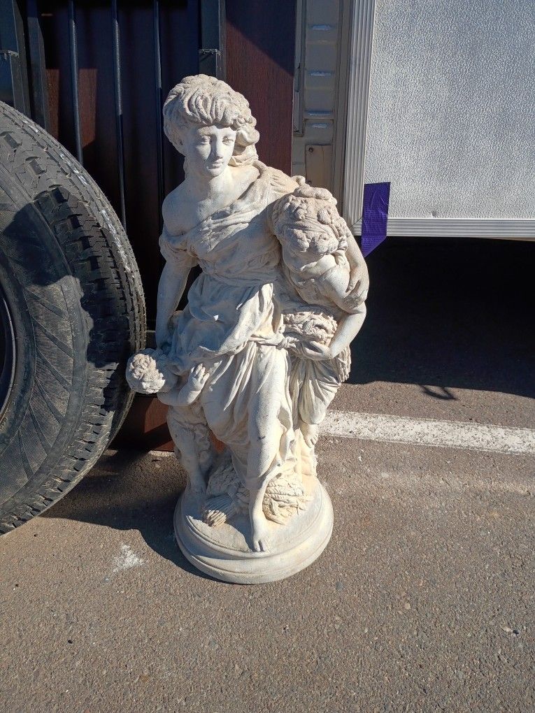 Edwarian Goddess Statue