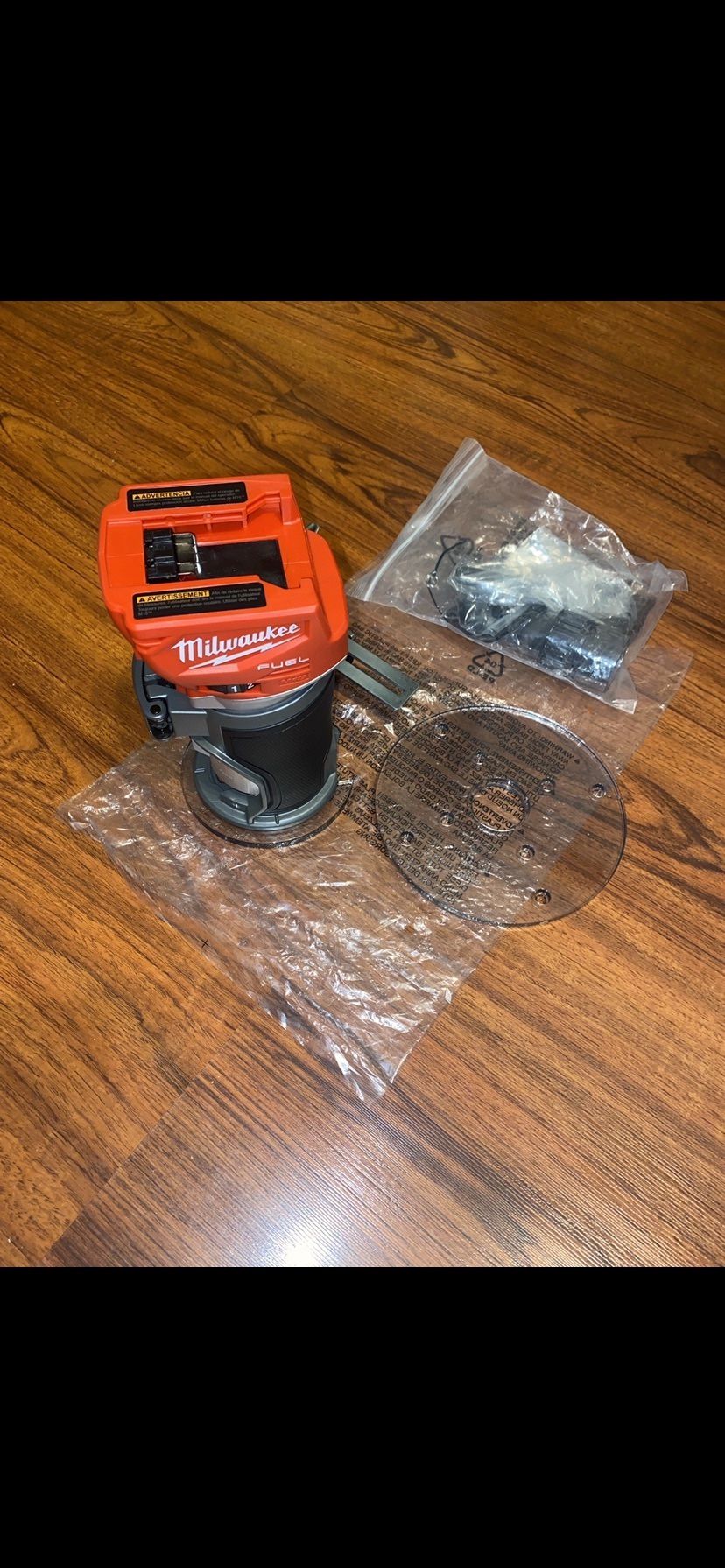 (1)Milwaukee M18 Brushless Fuel Compact Router (2723-20) Tool Only