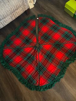Vintage padded Christmas tree skirt 4x4 with tie