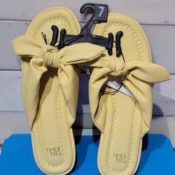 Women's Bow Thong Sandals $6 (one available in size 7)
