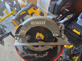 FLEXVOLT 60V MAX Cordless Brushless 7-1/4 in. Circular Saw with Brake
