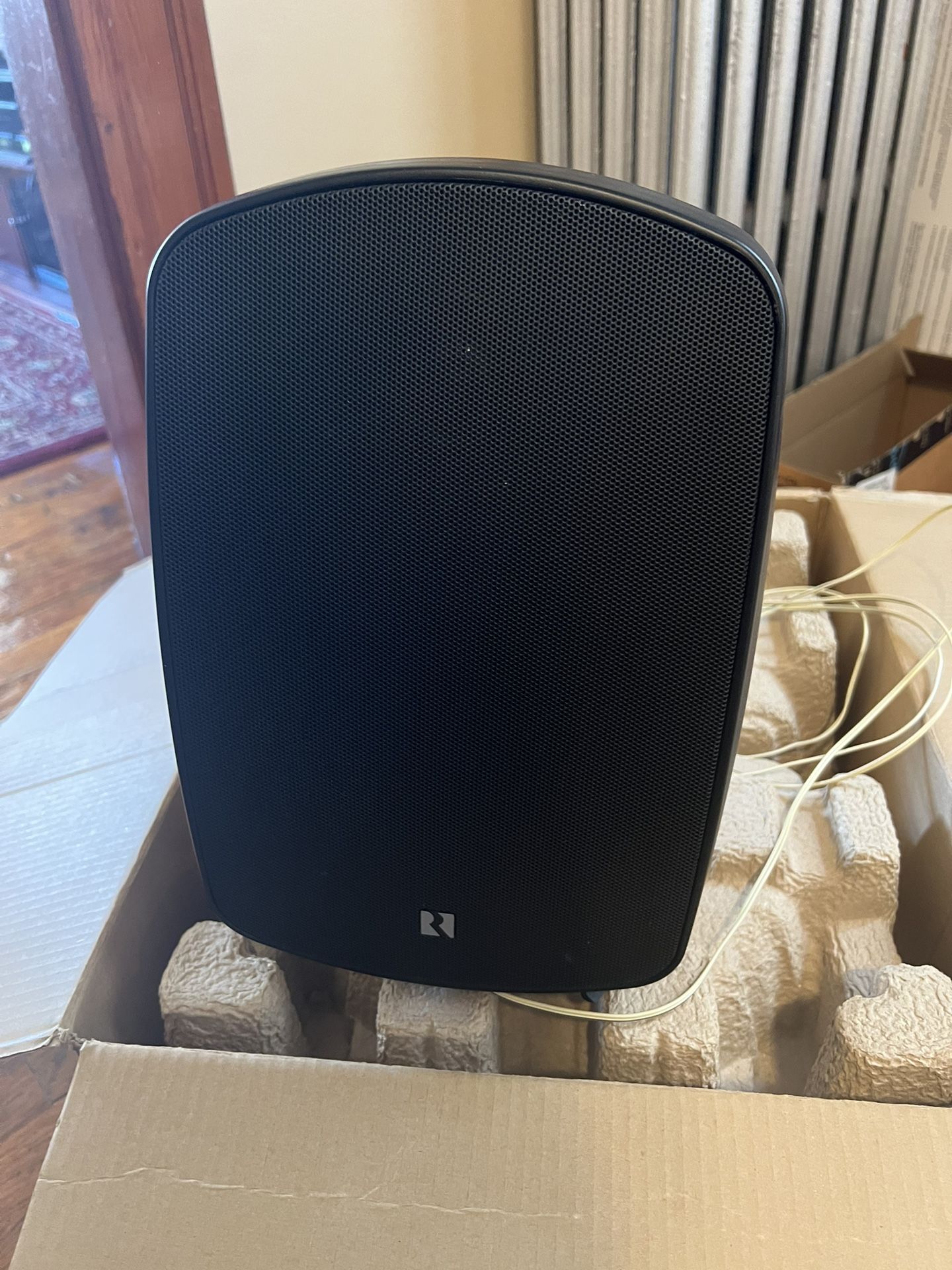 Russound Speakers outdoor/indoor (2)