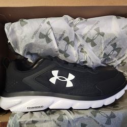 Brand NEW Under ARMOUR Charged SIZE 11