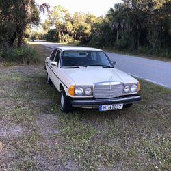 1980 Mercedes Benz 240d