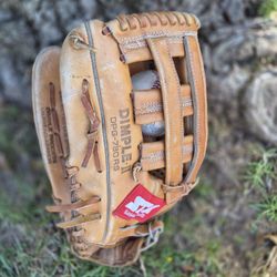 SSK "LEFTHANDED THROWER "  SOFTBALL/BASEBALL  OUTFIELDERS GLOVE.  ( SEE PICS) LOCATED IN GLENDORA.  CHECK OUT MY PAGE FOR OTHER BASEBALL/SOFTBALL  EQU