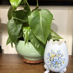 Vintage Ardco Japan Blue Porcelain Footed Cracked Egg |