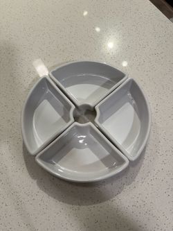 Four piece porcelain serving dish set forms a circular arrangement