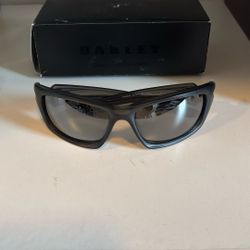 Oakley Valve Sun Glasses