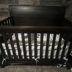 Convertible Crib 3 in 1 Brown Color 