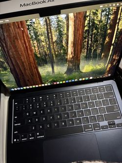 ‘MacBook Air M4 16 GB Ram, 256 GB SSD. 13 Inch Display.