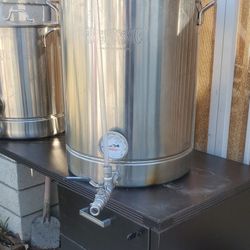 Bayou Classic 14 gal Stainless Steel Brew Kettle Silver Thermometer Ball Valve