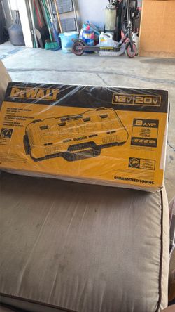 DEWALT 12V/20V Multi-Port Fast Charger