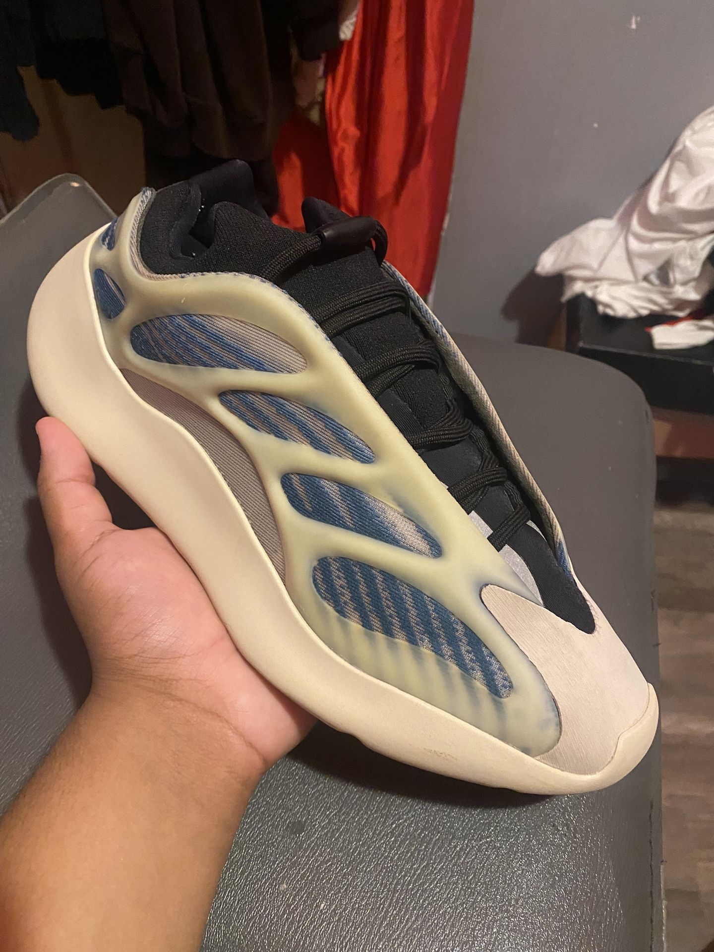 Yeezy 700 v3 “Kyanite” glow in the dark