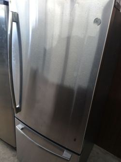 GE 30" stainless steel bottom freezer refrigerator - Free delivery