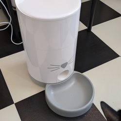 Automatic Cat Feeder