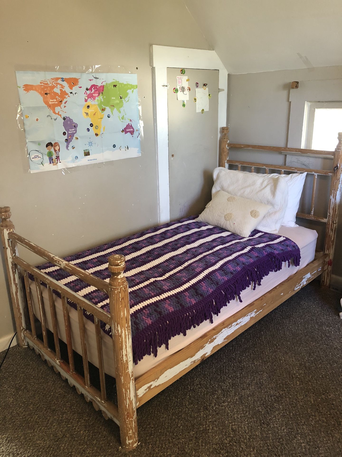 Solid Wood Twin Bed 