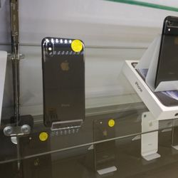 Apple iPhone Xs Unlocked 