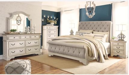 Realyn Chipped White Upholstered Sleigh Bedroom Set