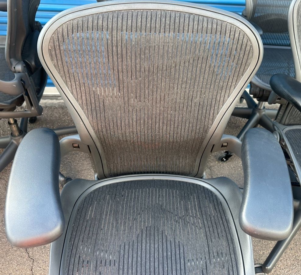 Herman Miller Aeron A / B / C Office Chair Like New Fully Loaded With Back Support 