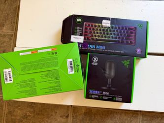 Razer Huntsman Mini Keyboard & Seiren V3 Mini Mic Bundle