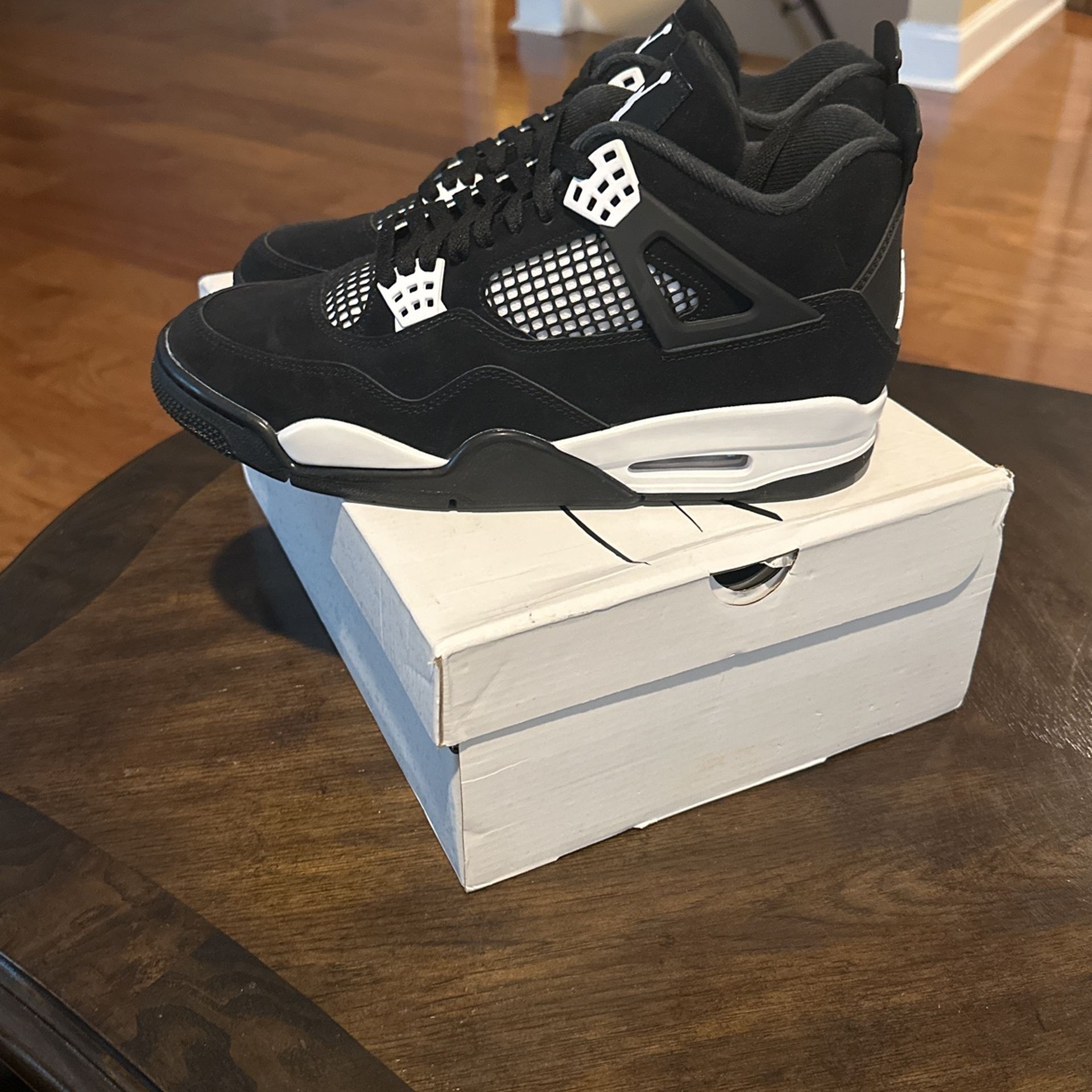 Jordan 4 White Thunder